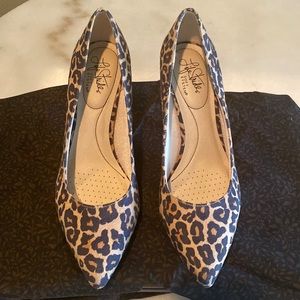 Never worn, Life Stride, leopard print heels